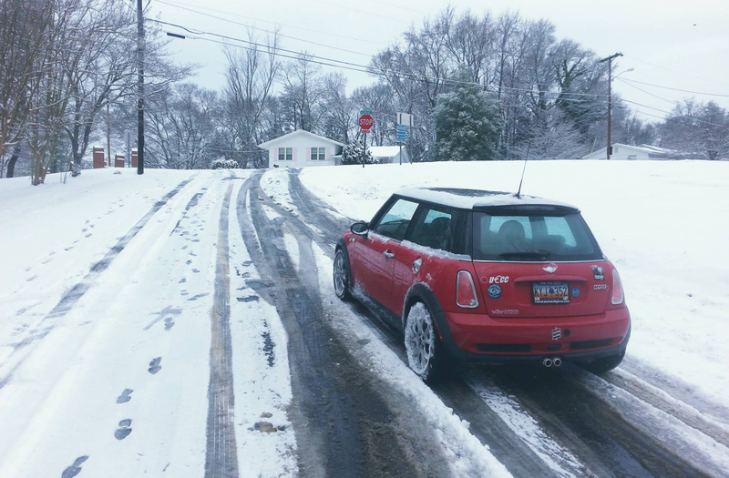 Illustration for article titled Mini + Snow + Handbrake = WEEEEEE (Video and Pictures)